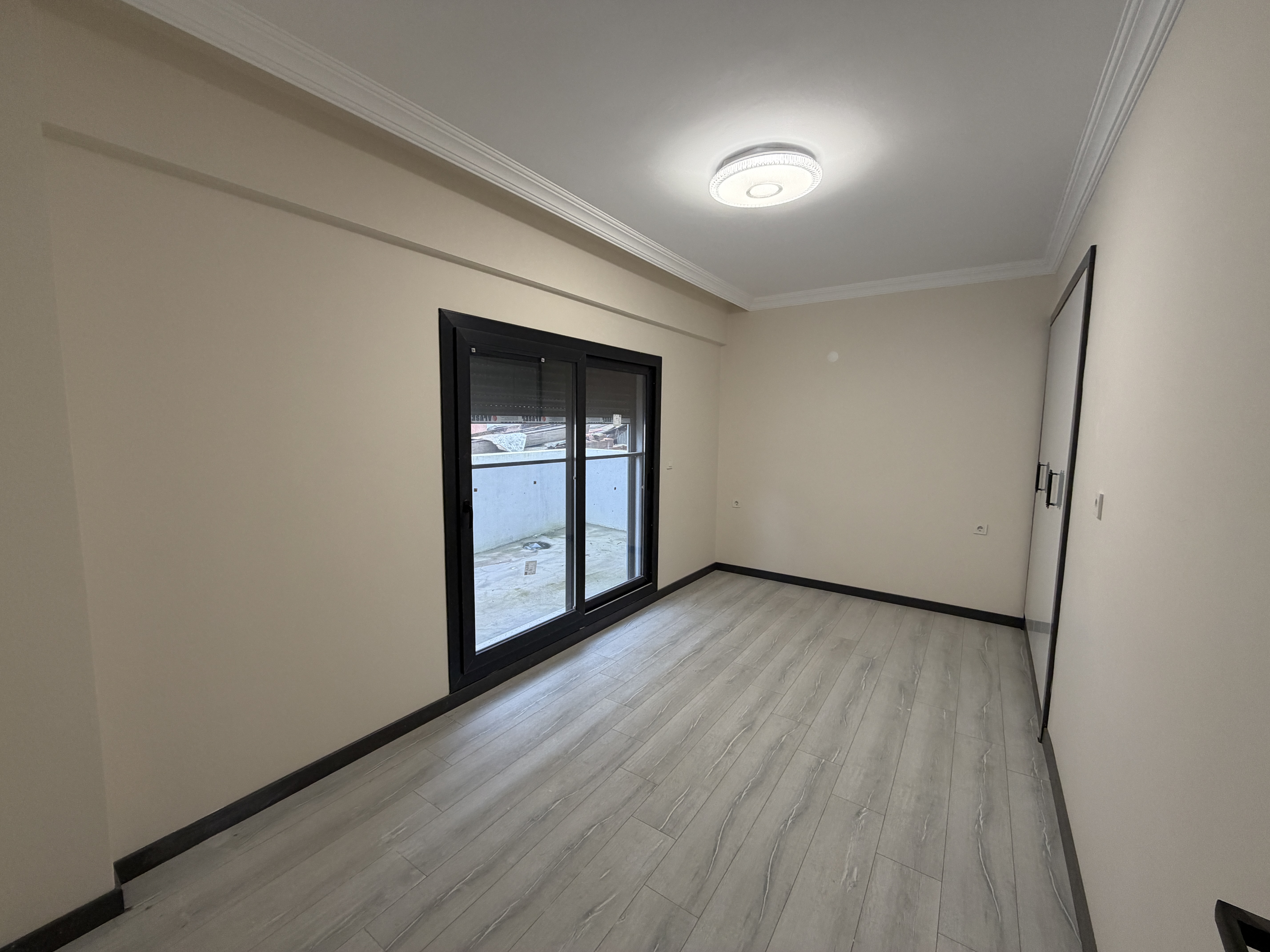 GAZİEMİR İZBAN DİBİ YERDEN ISITMALI SIFIR LÜX DAİRE