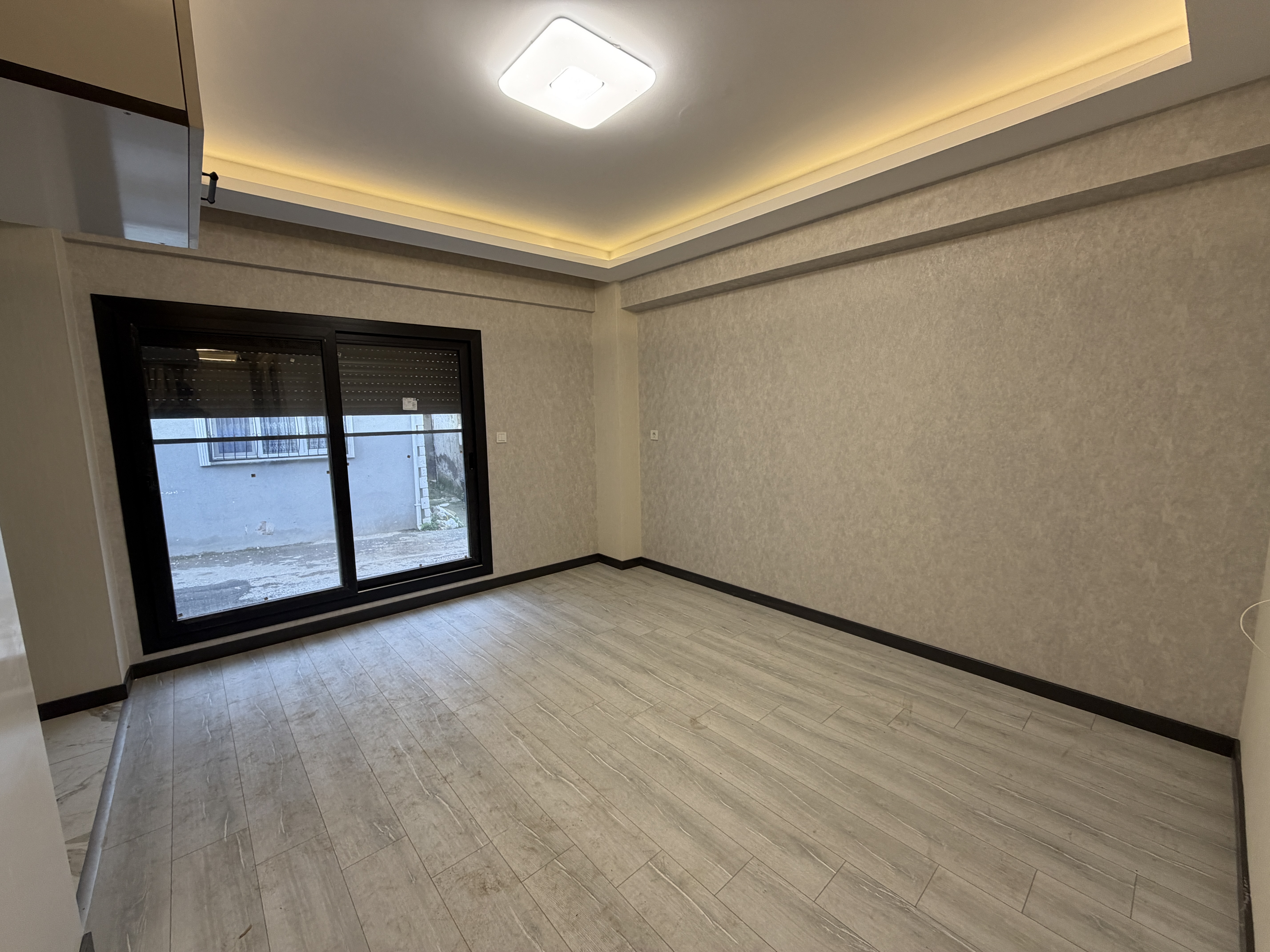 GAZİEMİR İZBAN DİBİ YERDEN ISITMALI SIFIR LÜX DAİRE