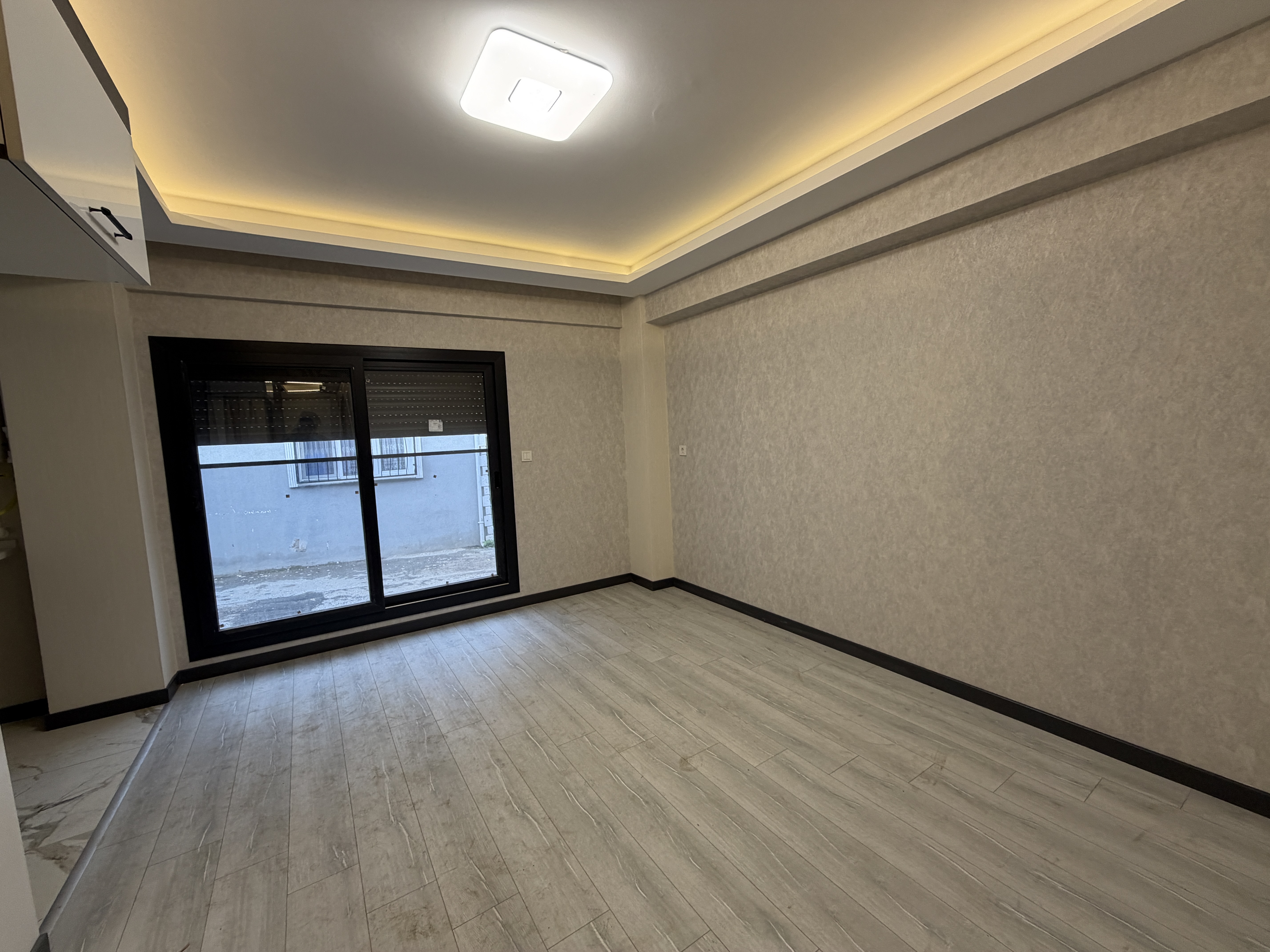 GAZİEMİR İZBAN DİBİ YERDEN ISITMALI SIFIR LÜX DAİRE