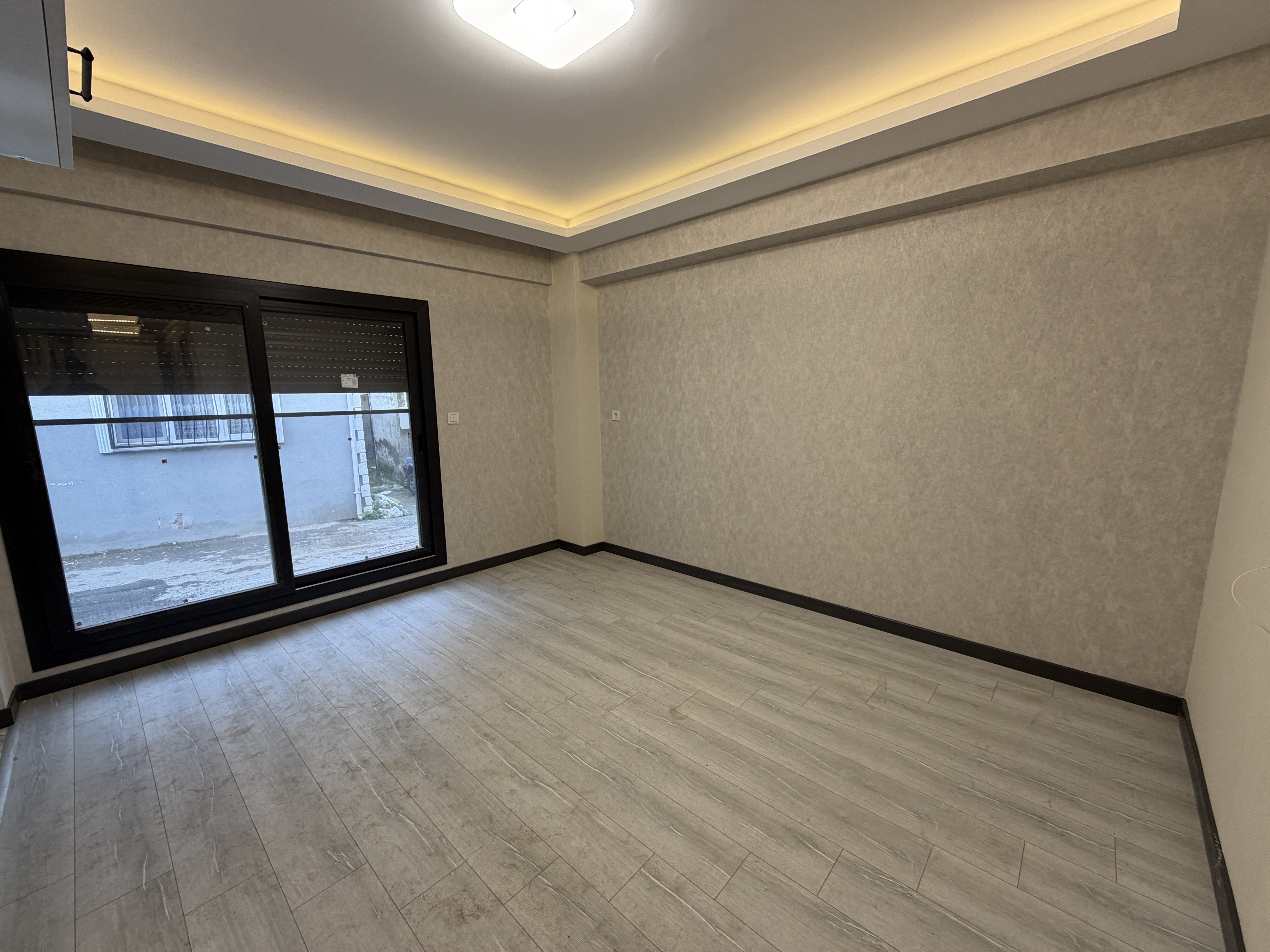 GAZİEMİR İZBAN DİBİ YERDEN ISITMALI SIFIR LÜX DAİRE