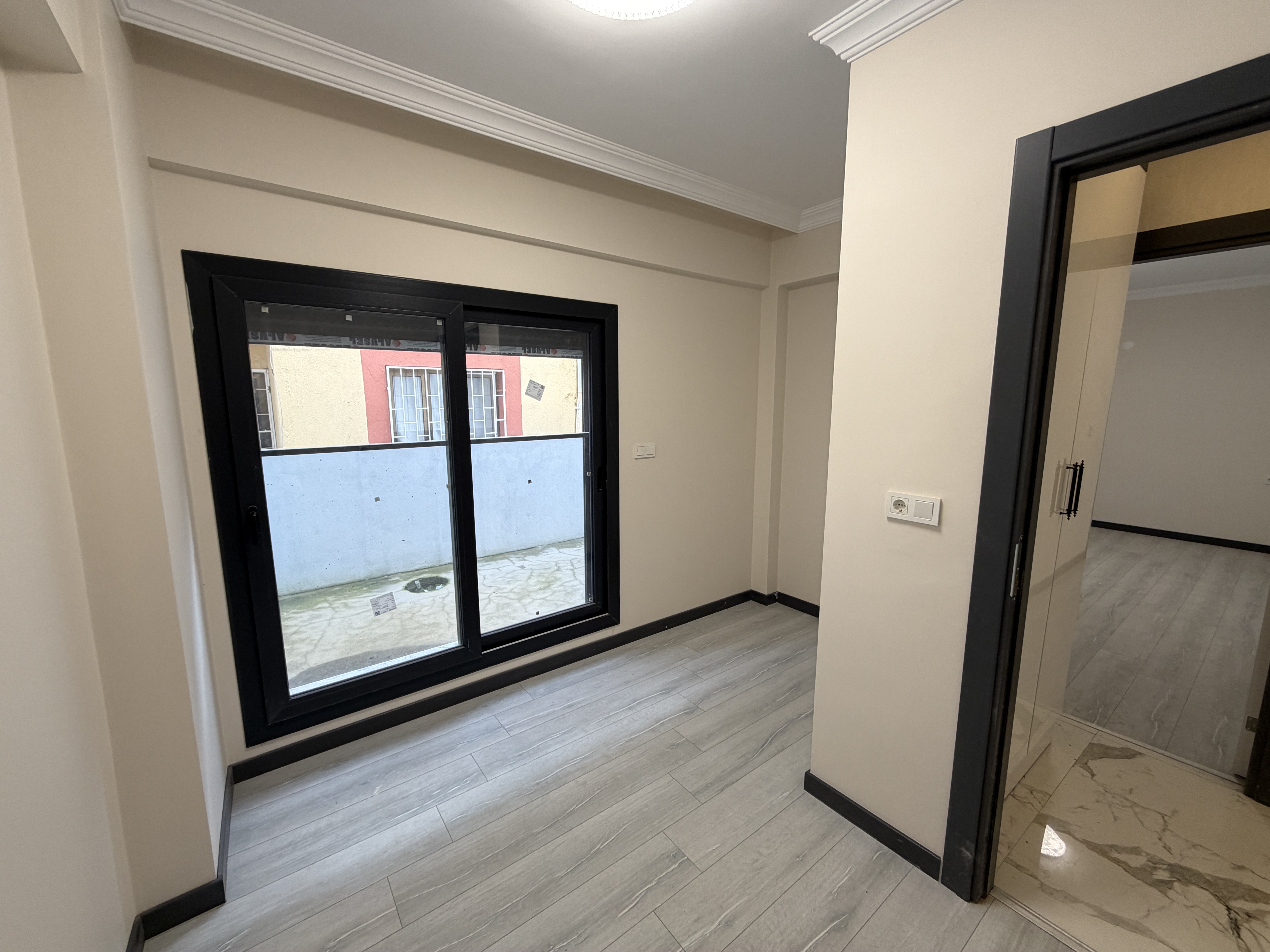 GAZİEMİR İZBAN DİBİ YERDEN ISITMALI SIFIR LÜX DAİRE