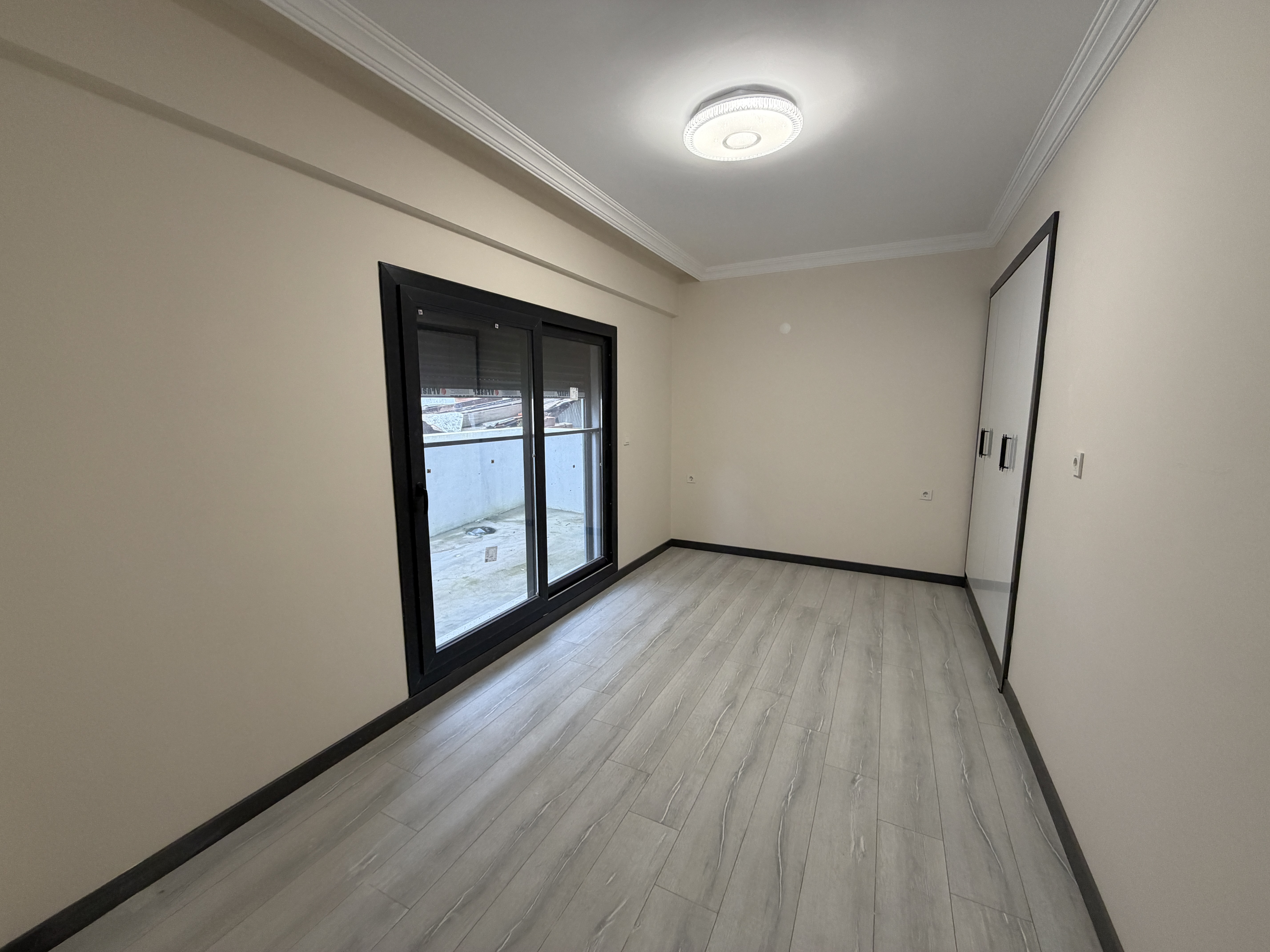 GAZİEMİR İZBAN DİBİ YERDEN ISITMALI SIFIR LÜX DAİRE